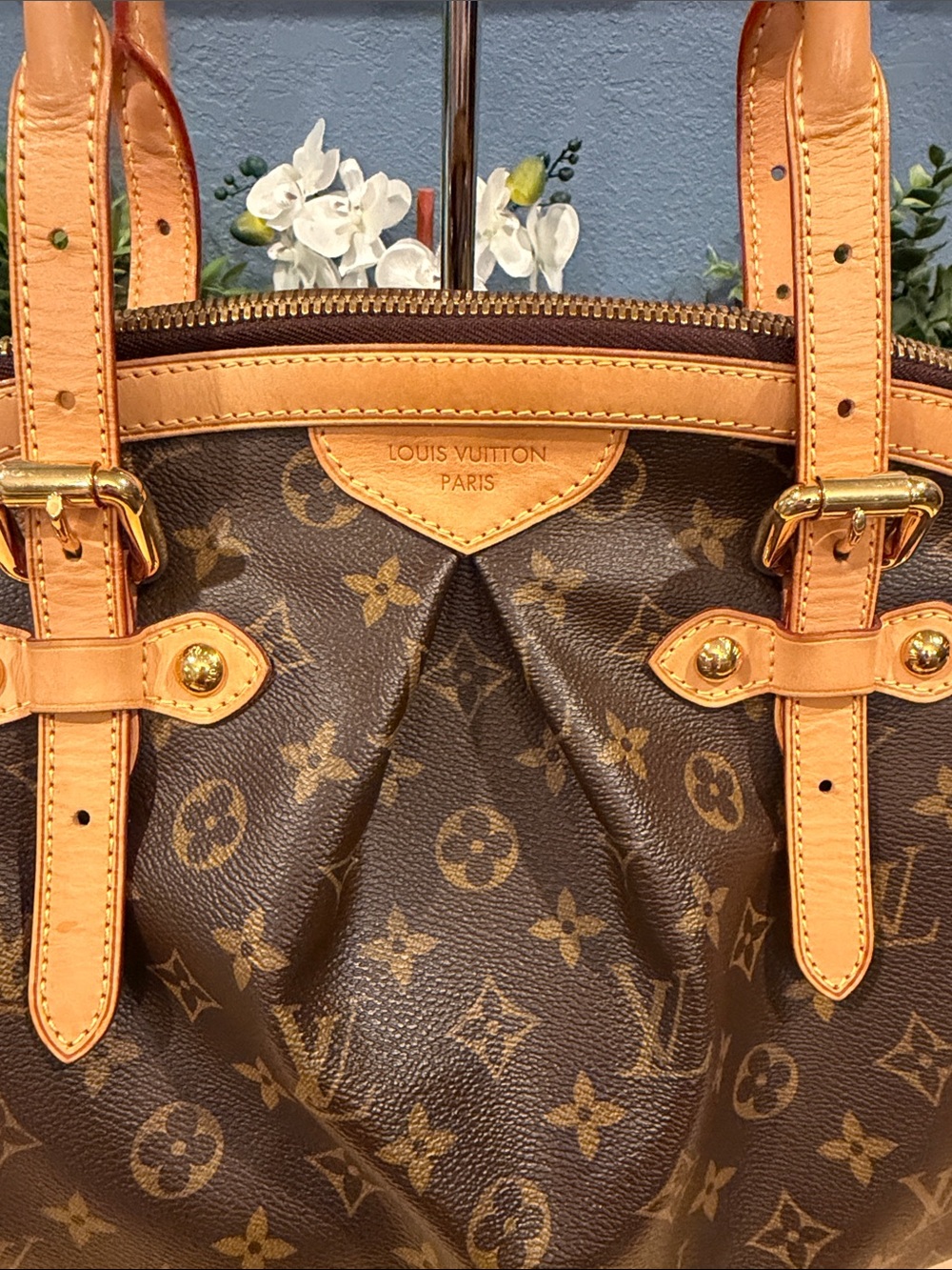 Authentic Louis Vuitton Tivoli GM - Picture 3 of 13